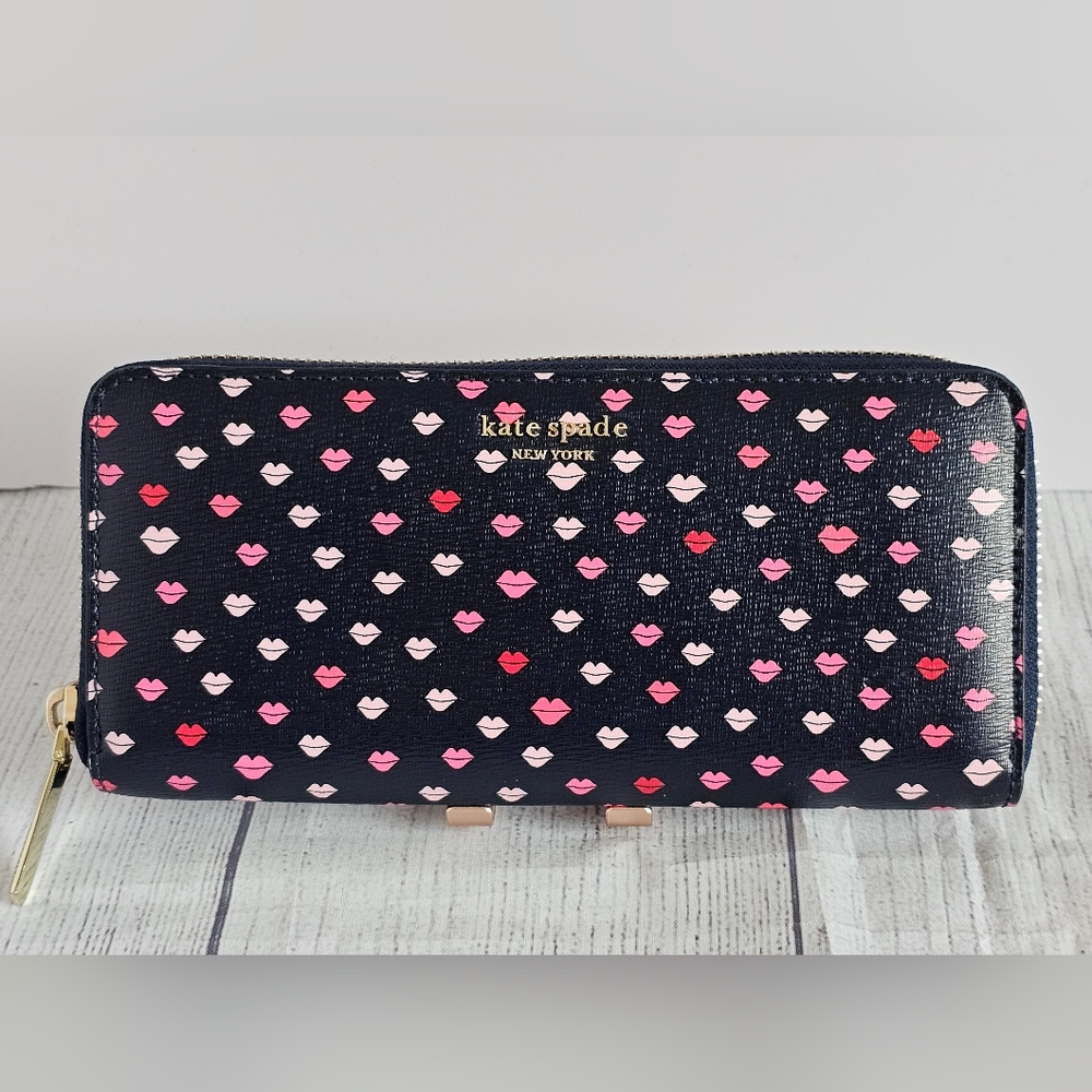 EUC Kate Spade Sylvia Lips Slim Continental Wallet in Navy Multi Color